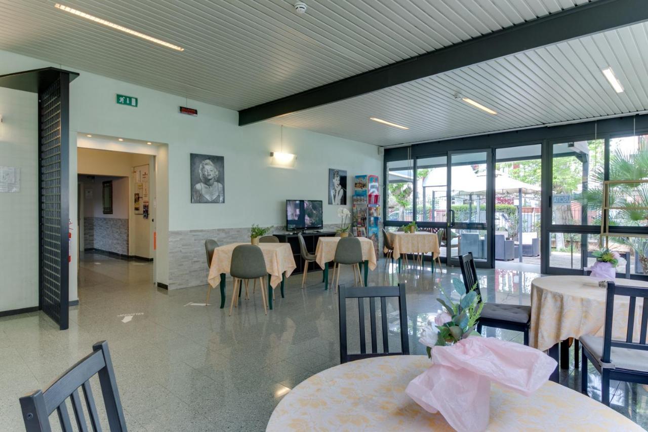 Hotel Villa Merope Rimini Exterior photo