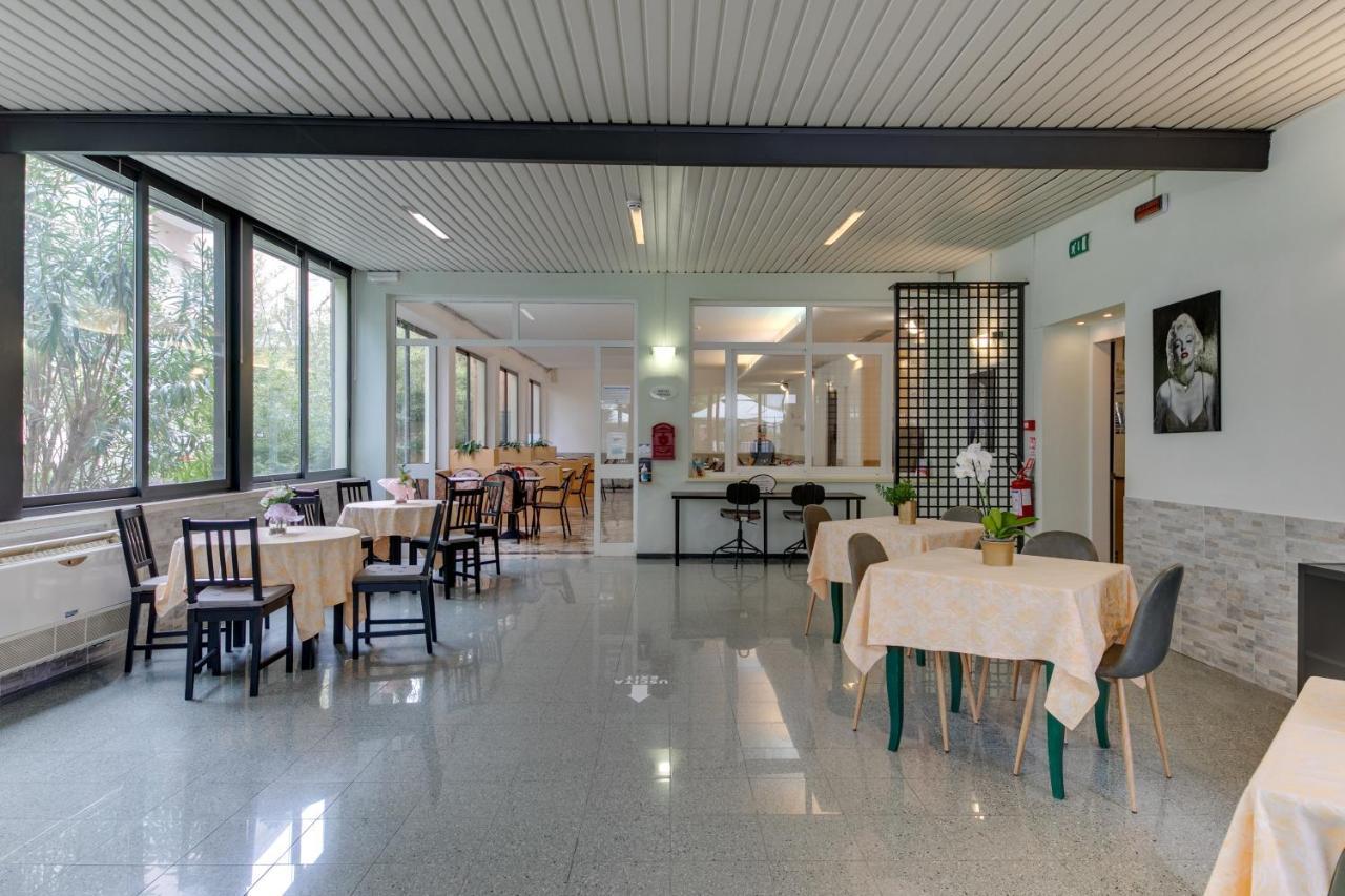 Hotel Villa Merope Rimini Exterior photo