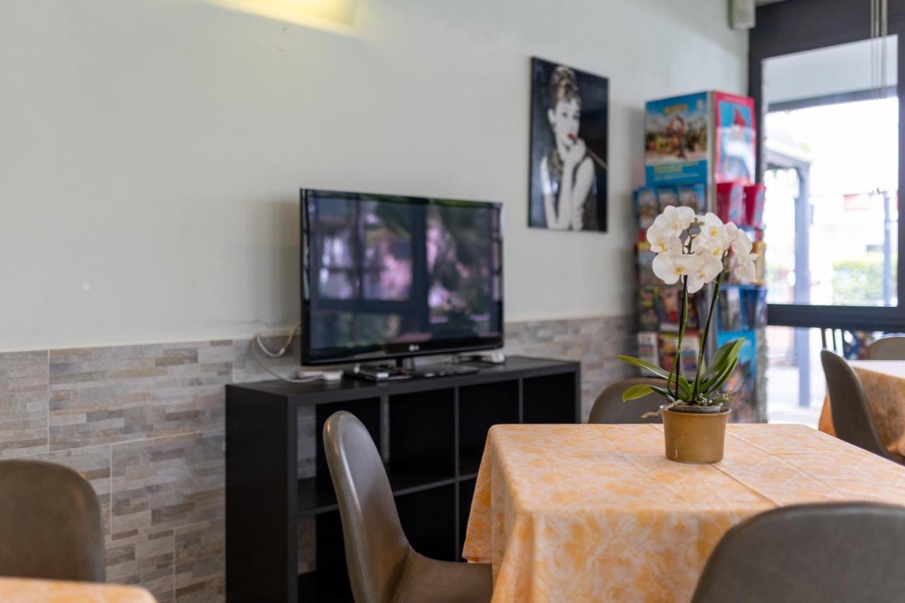 Hotel Villa Merope Rimini Exterior photo